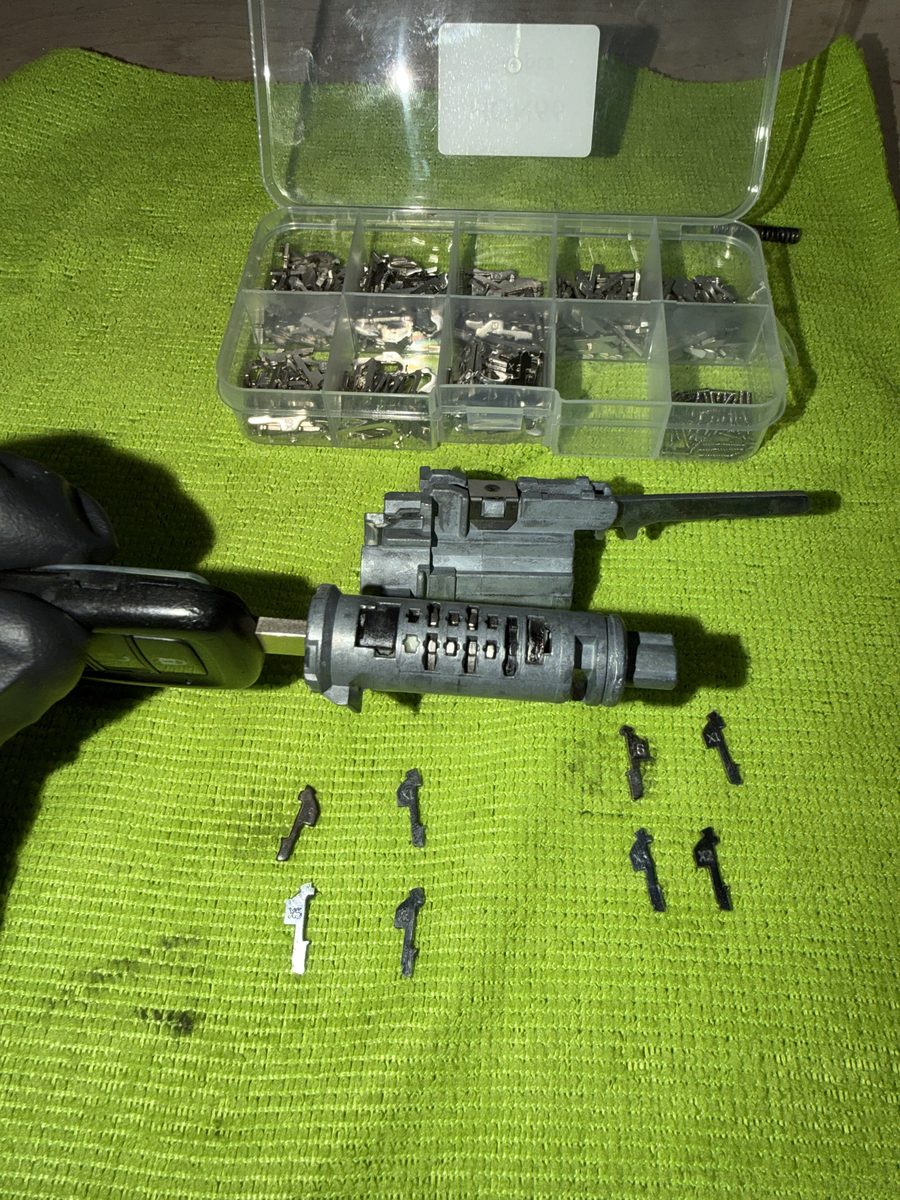 Lock cylinder rekeying with a professional pinning kit